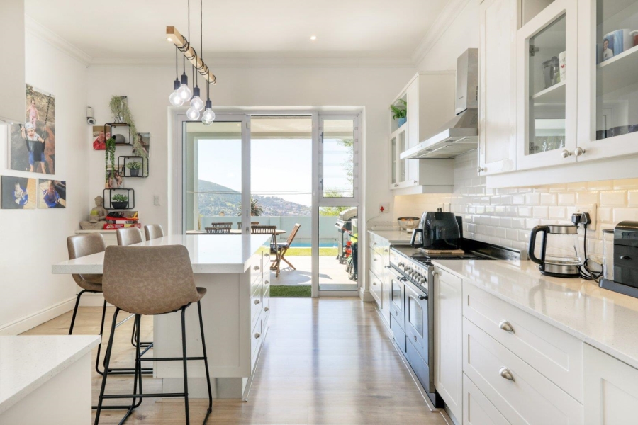 4 Bedroom Property for Sale in Oranjezicht Western Cape